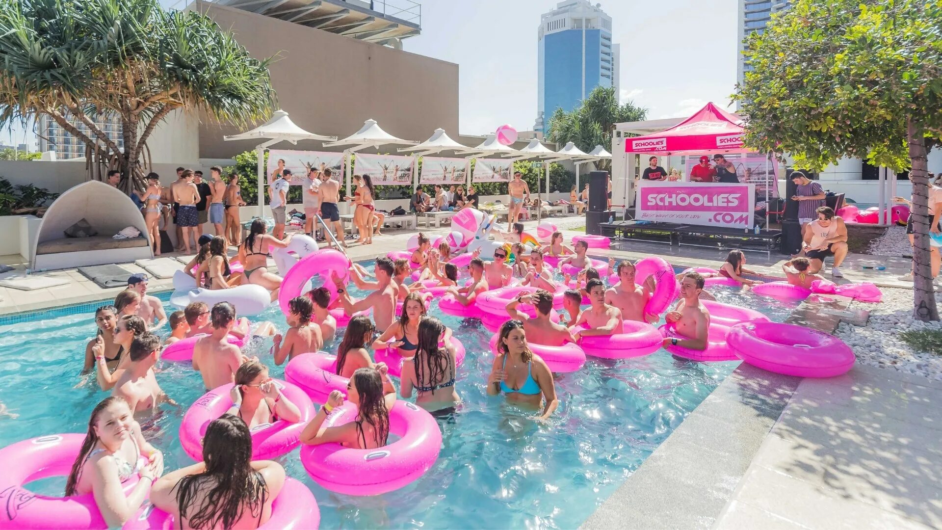 Pools игра. Игра вечеринка у бассейна. Pool party перевод. Pool party картинки. Pool party перевод.