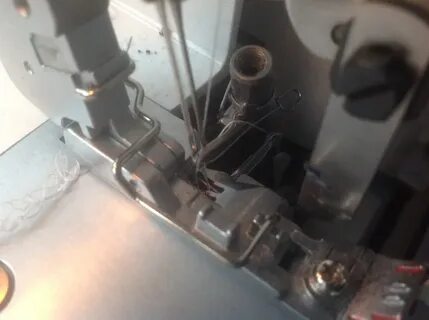Почему нитка не цепляет нижнюю