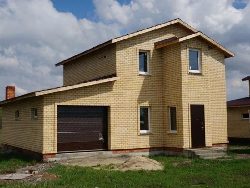 Кирпичный дом с участком. Деревня антоново сергиево посадский район. Кирпичный дом с газом. Кирпичный частный дом. Дпк дарьино.