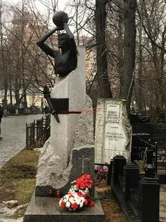 Памятники на ваганьковском кладбище