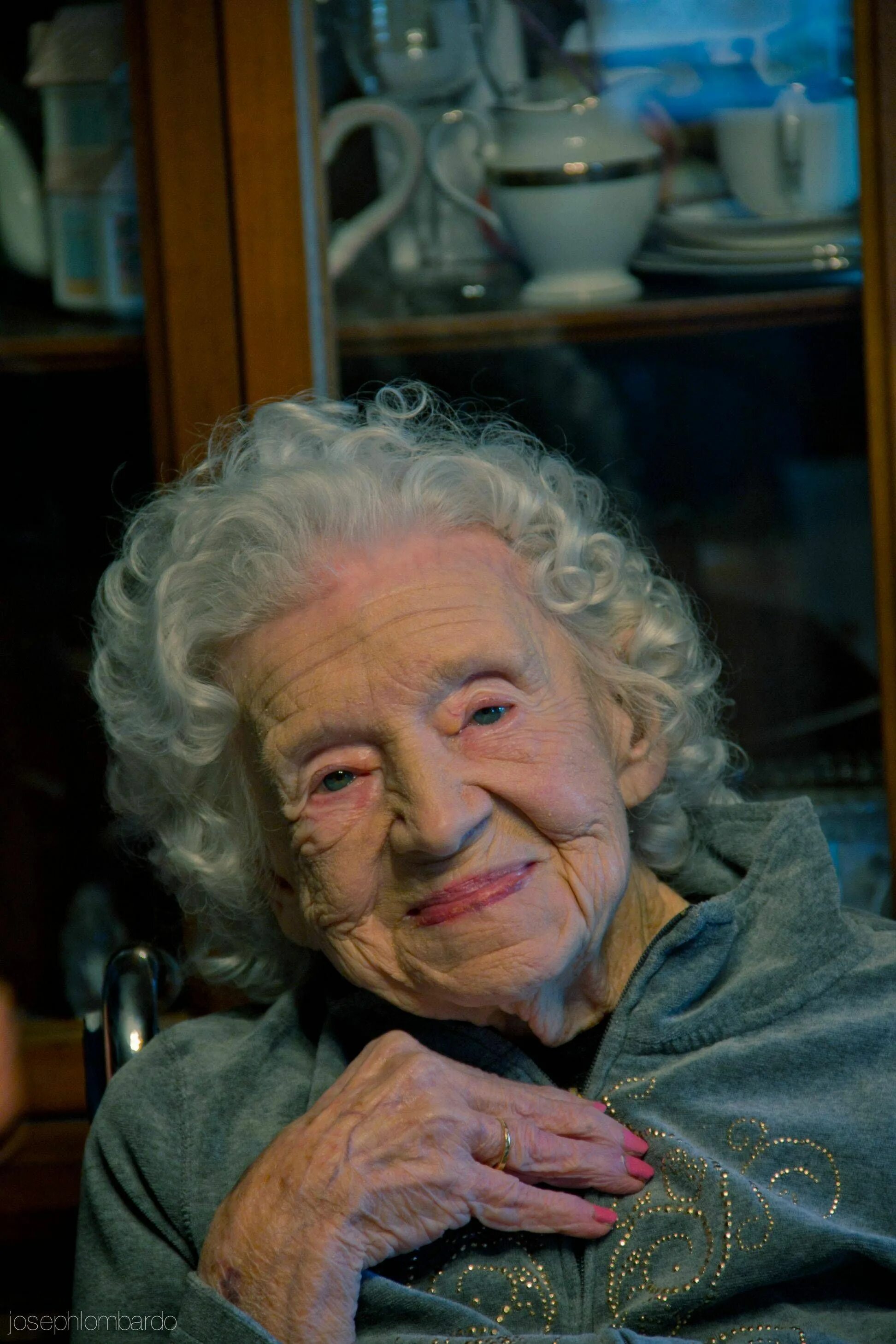 She was very old. Красота в старости. Нестареющие бабушки. Старое лицо. Бабушка Питерс.