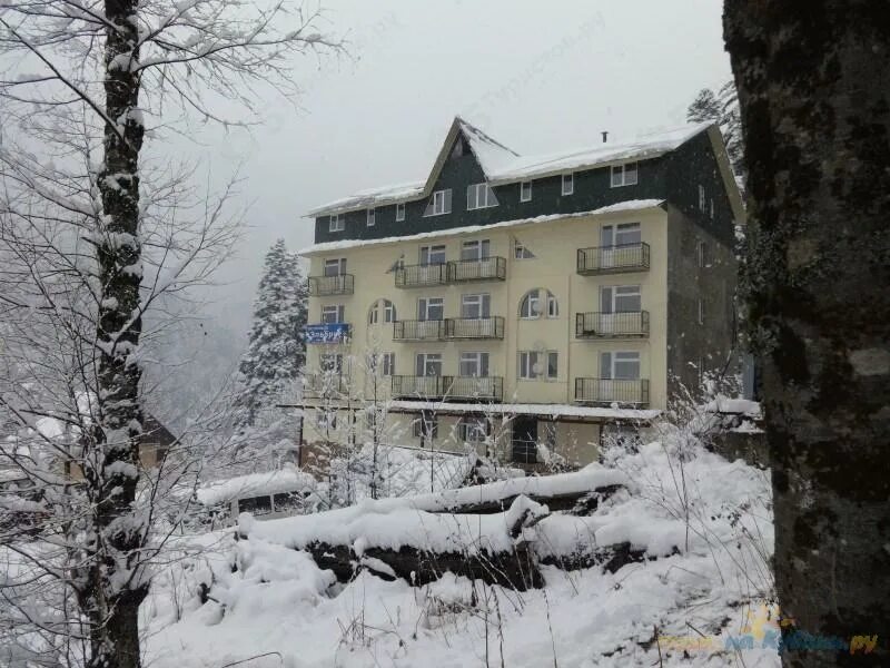 Гостиница снежный барс приэльбрусье. Снежный барс чегет. Терскол домбай. Отель домбай в домбае. Гора сулахат пятигорск.