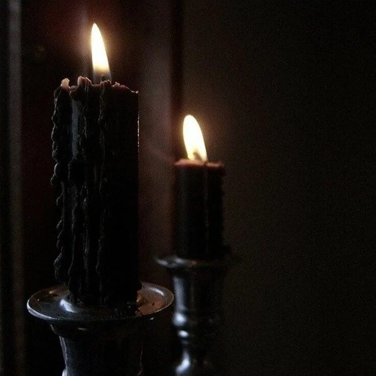 Свеча черная. Ритуальные свечи. Готические свечи. Черные магические свечи.