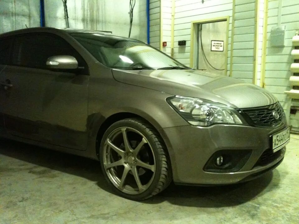 Киа сид 2011 на 17 дисках. Kia ceed ed 2011. Kia ceed 2010 на 18 дисках. Kia ceed 2011 серый. Диски 2011.