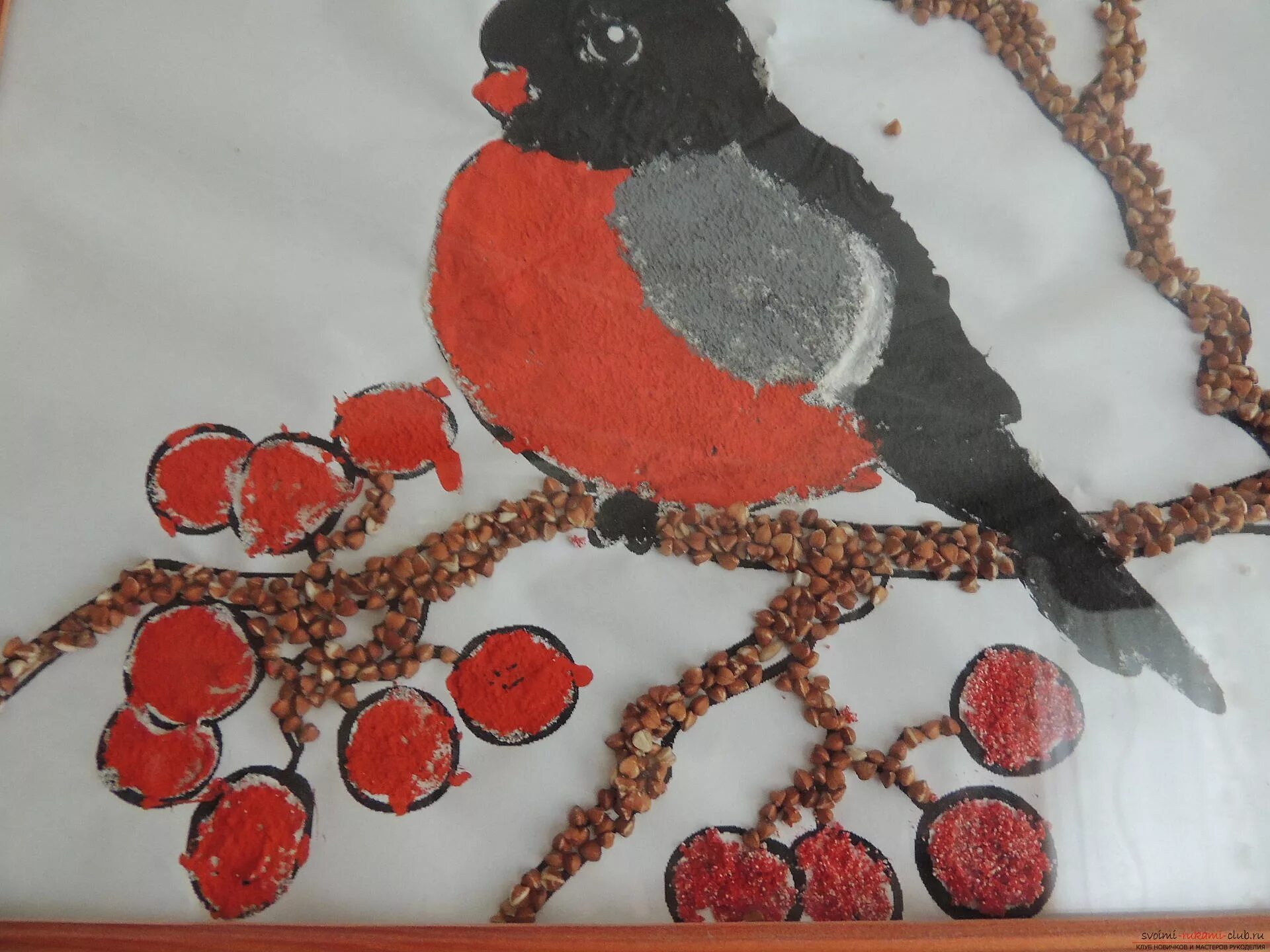 поделка птица своими руками. аппликация на зимнюю тему. снегирь из цветной бумаги. поделка снегирь. снегирь из крупы.