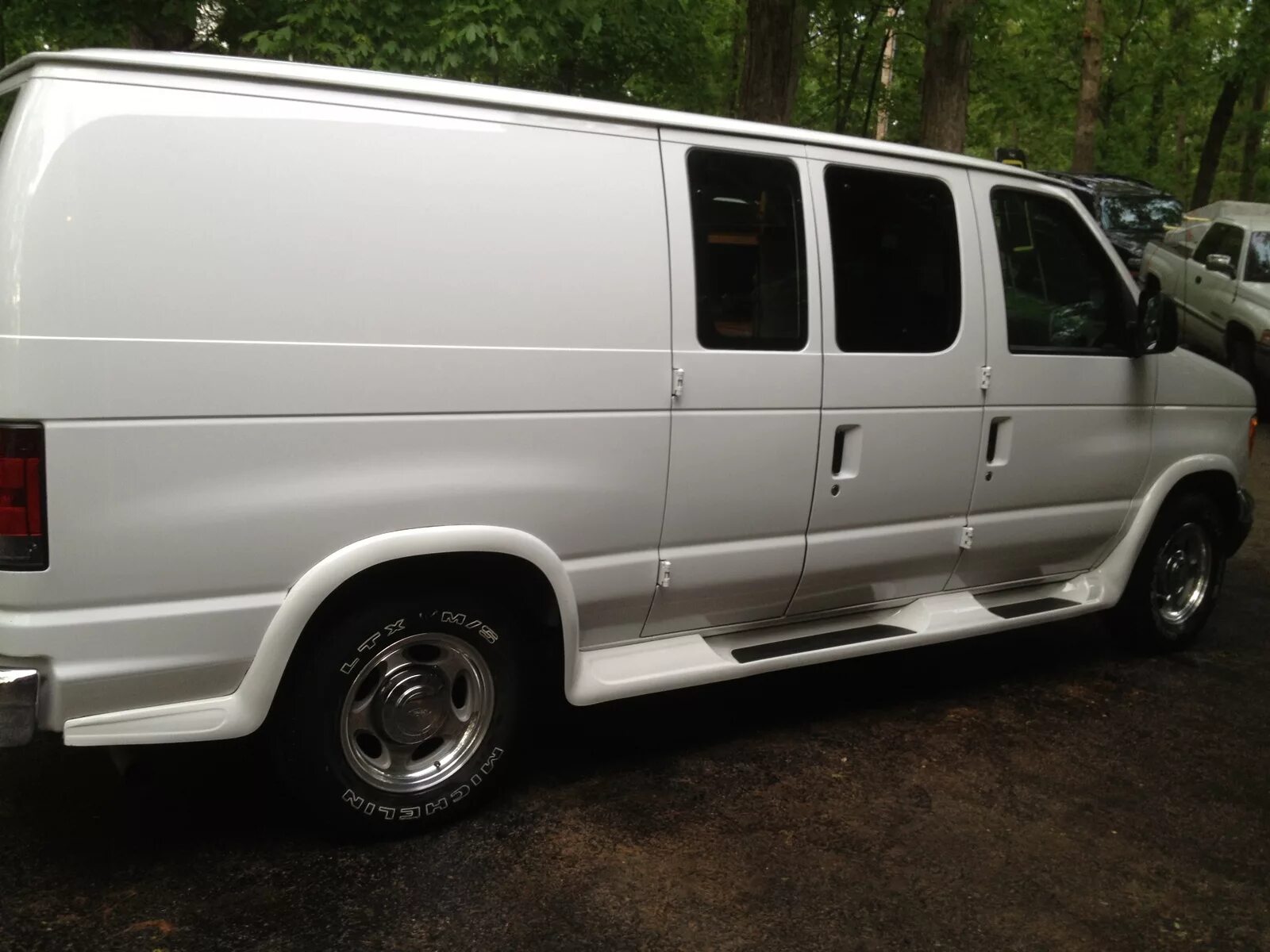 Форд эконолайн купить. Ford Econoline 2007. 2007 Ford Econoline Cargo. Форд Эконолайн 350. Эконолайн 2007.