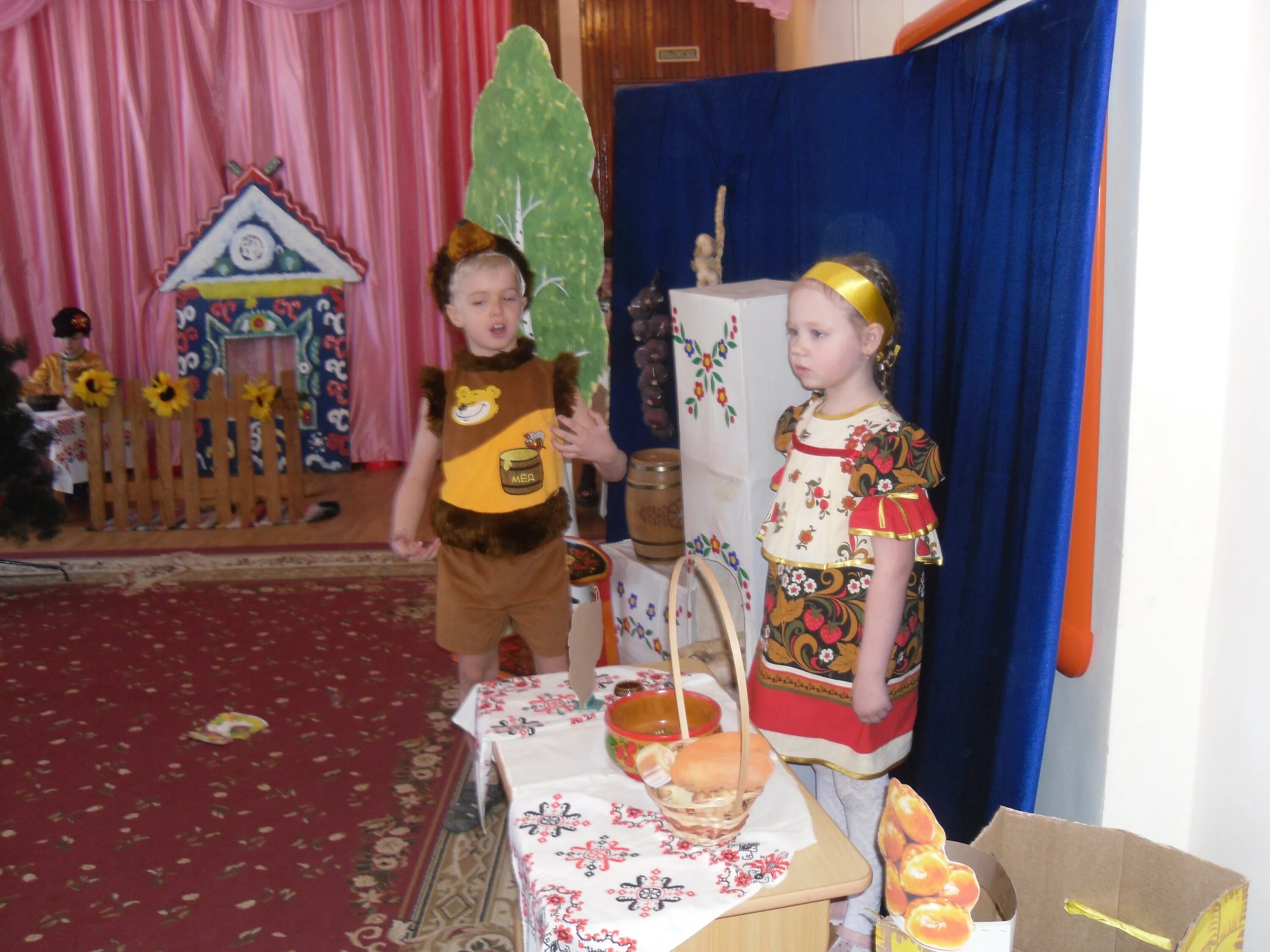 утренник к 8 марта для детей мл группы. костюмы зверей на утренник. костюм медведя на утренник в детский сад. "новогодний праздник с машей". утренник в саду маша и медведь.