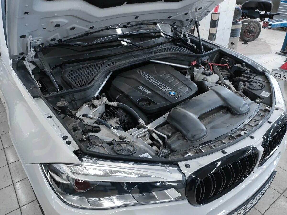 Двигатели бмв ф15. F15 bmw x5 моторный отсек. мотор bmw x5 f15. n57 bmw f15. бмв х5 f15 дизель.