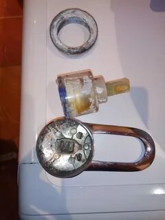 Течет кран в душевой кабине