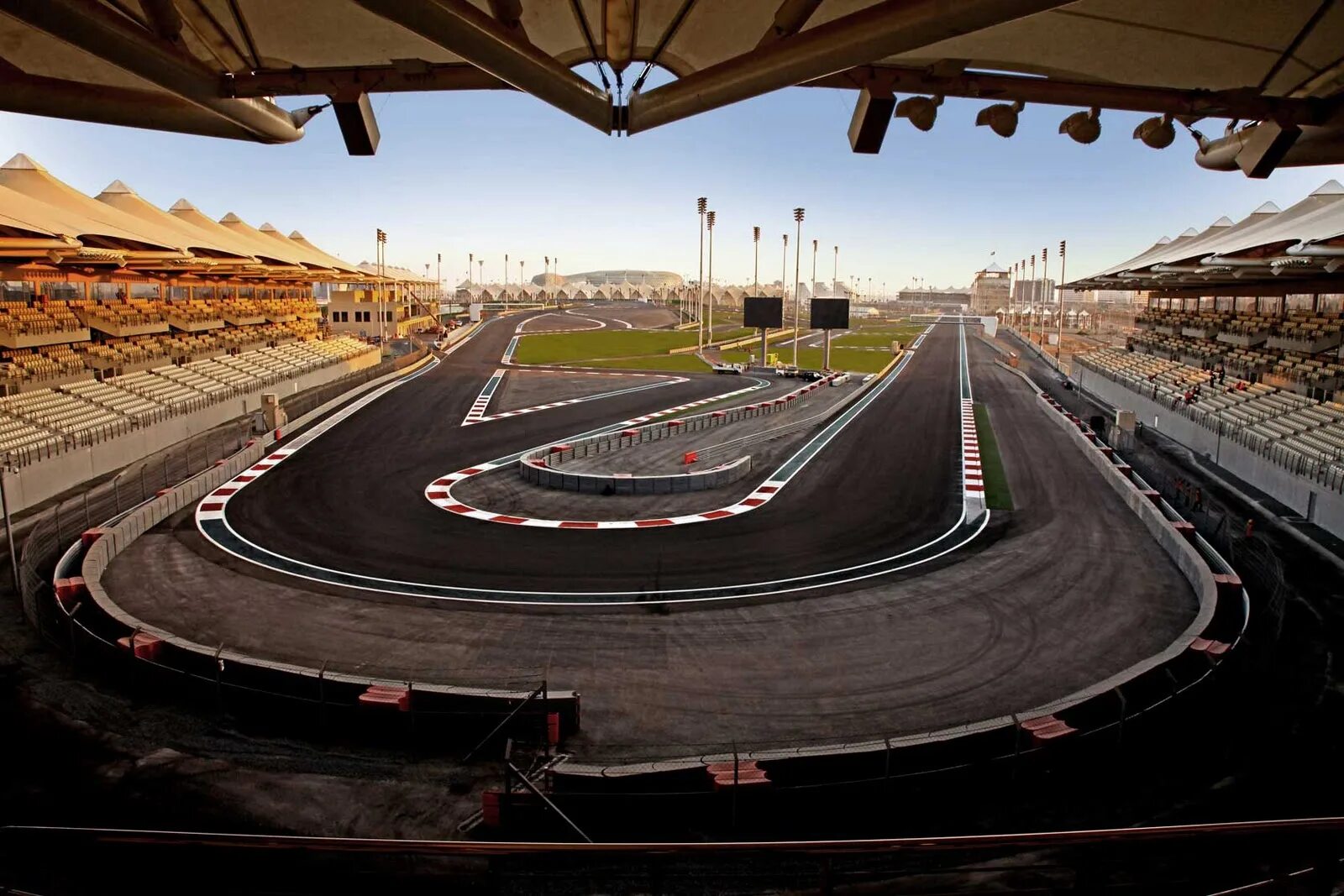 Яс 1 3. Formula 1 track Abu Dhabi. Трасса f1. Трасса Лос Анджелес формула 1.