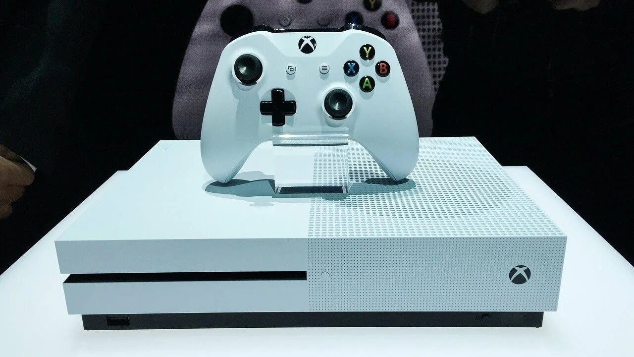 Xbox one s играем. Xbox one s. Xbox one s черный. One Xbox one Box. Xbox one s коробка.