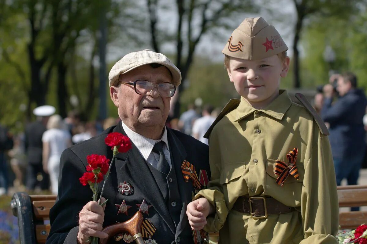 День победы поколение. Связь поколений. Ветераны и дети. День Победы ветераны и дети.