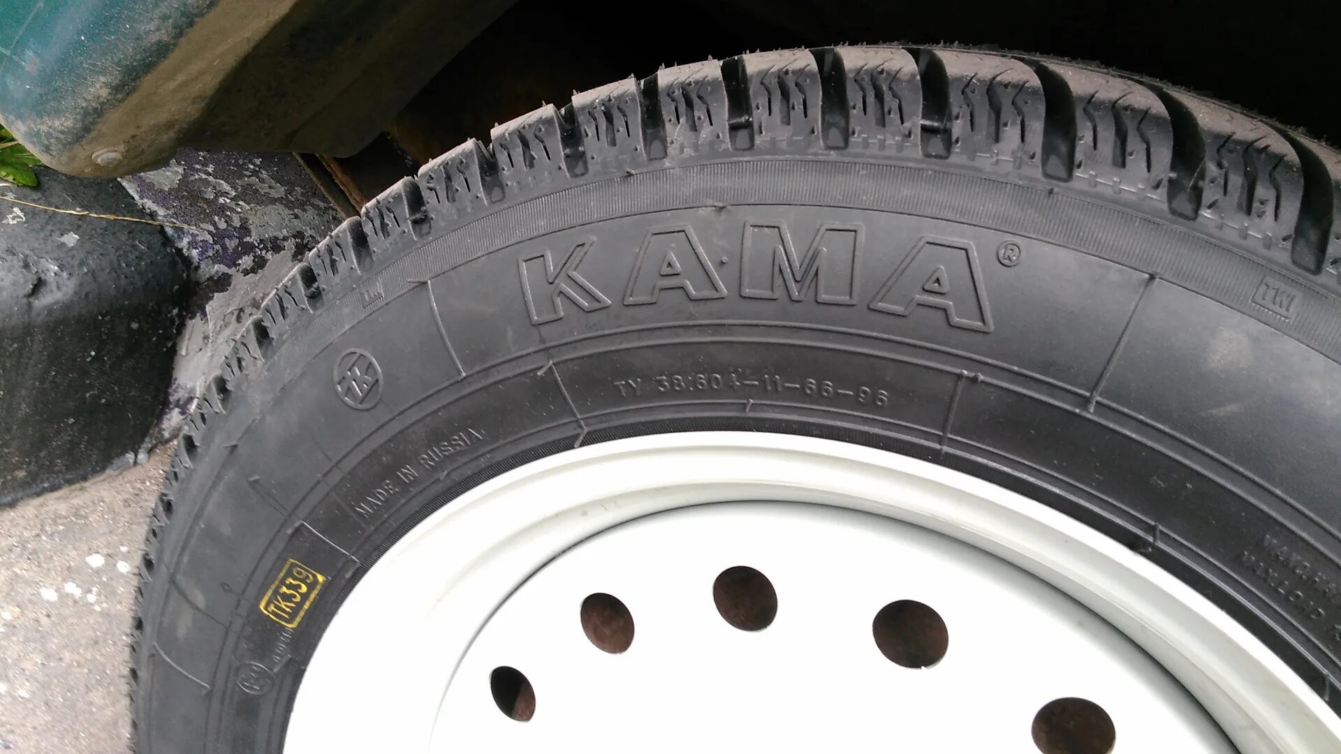 Газ 3110 шины. Газ 3110 шины. Газ 31029 брошенная. Газ 3110 r17. Газ 3110 колеса.