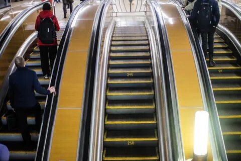 Станция метро работаем