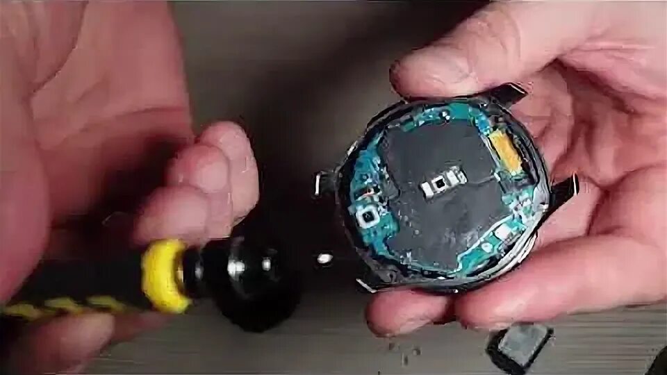 Разборка акб gear s3. Замена аккумулятора gears. Замена аккумулятора gears. Замена аккумулятора samsung gear. Замена аккумулятора gears.