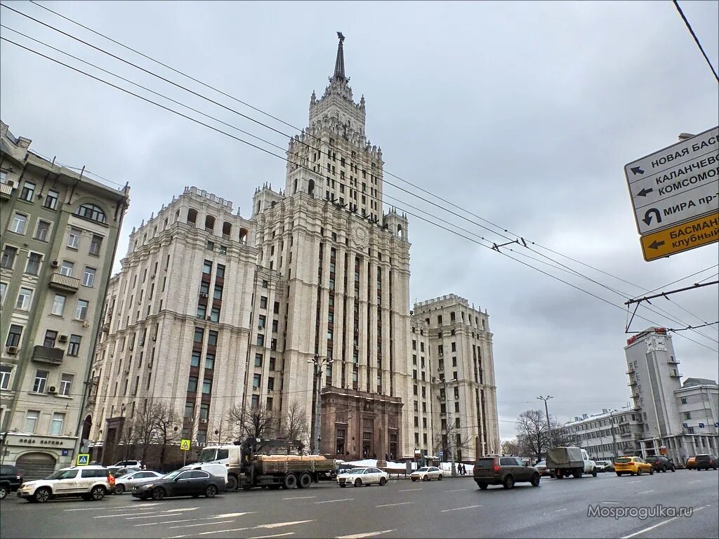 Дом метро красные ворота. Сталинка на красных воротах. Сталинская высотка на красных воротах. Сталинские высотки красные ворота. Дом метро красные ворота.