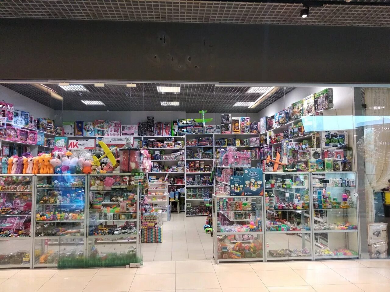 самый большой магазин игрушек в минске. игрушки беларусь минск. буслик фото. магазин детских игрушек. игрушек минск адреса.