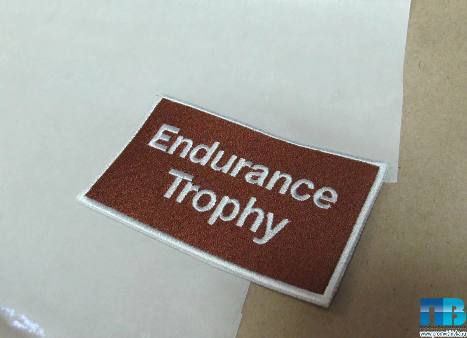 Клей для нашивок. Шевроны на форме полиции. Нарукавные шевроны вс рф расположение. Нашивки на военную форму. Как клеить шевроны.