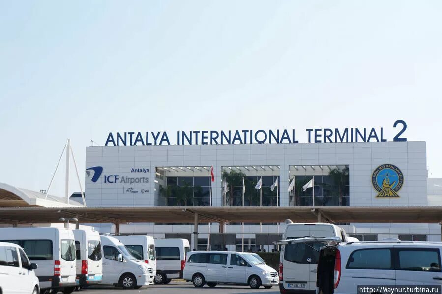Сколько аэропортов в анталии. Аэропорт Анталия терминал 1. Турция аэропорт Анталия терминал 1. Анталья терминал 2. Аэропорт Анталии терминал 2.
