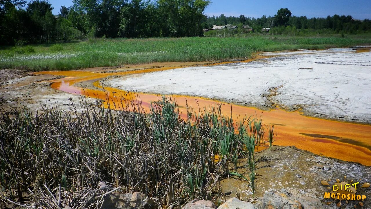 подземные воды. красная река рио тинто. почвенные воды. загрязнение почвы и растительности. почва водоема.