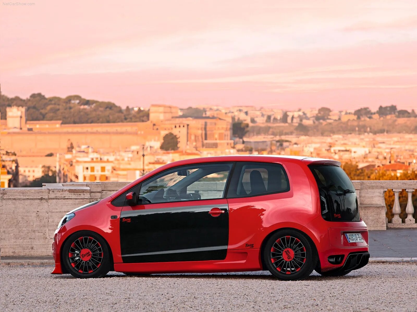 Volkswagen electro. Vw citigo. Volkswagen up тюнинг. Volkswagen up 3 door. Самый маленький volkswagen в семействе.