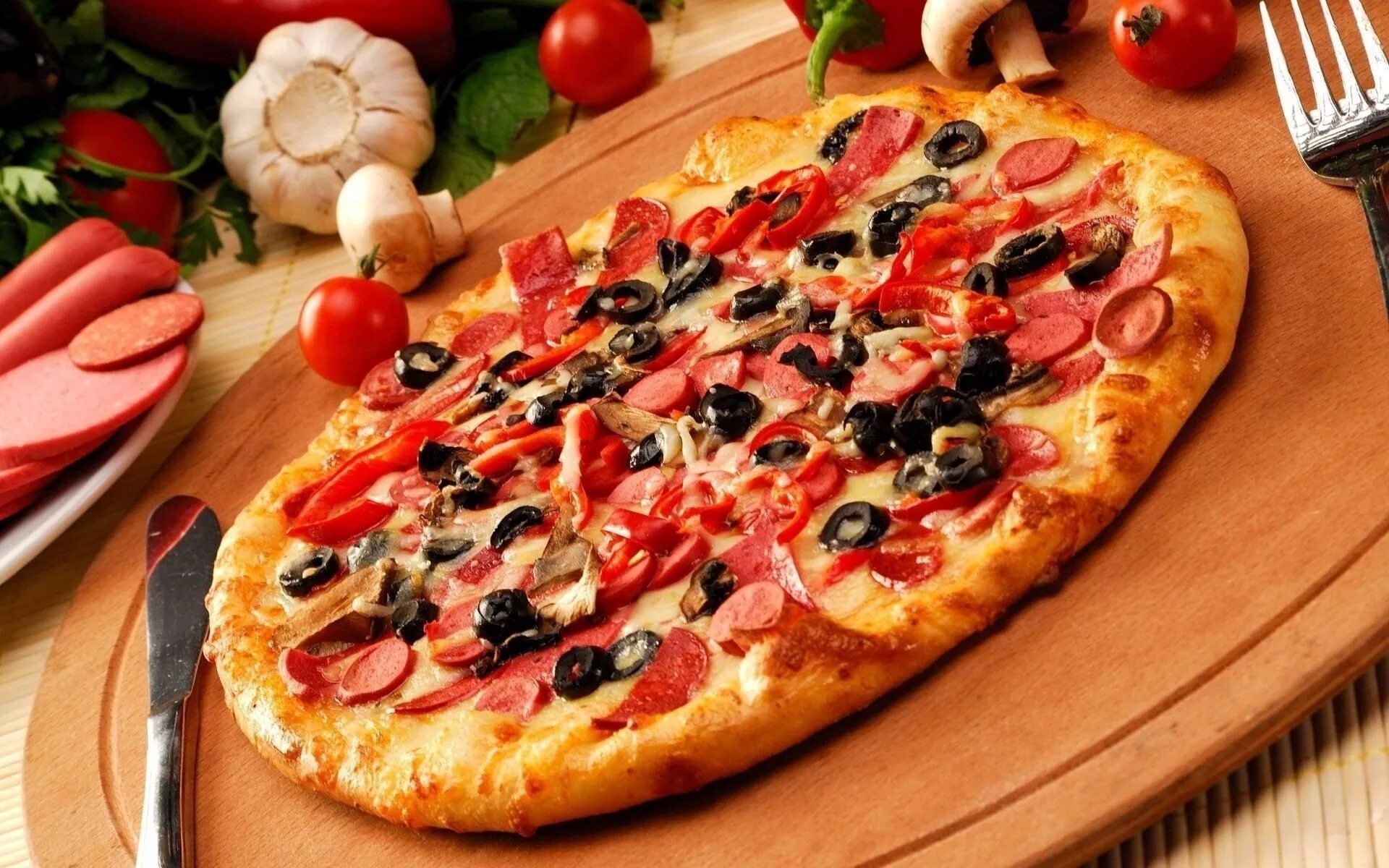 Самая вкусная страница. Сочная вкусная пицца. Итальянская пицца. Пицца с маслинами. Самая красивая пицца.