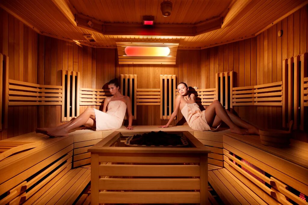 Баня с тёлками. Василиса спа, тверь. Баня с тёлками. Женская баня. Пар в бане.