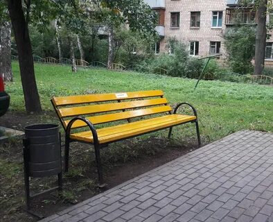 Лавки около дома