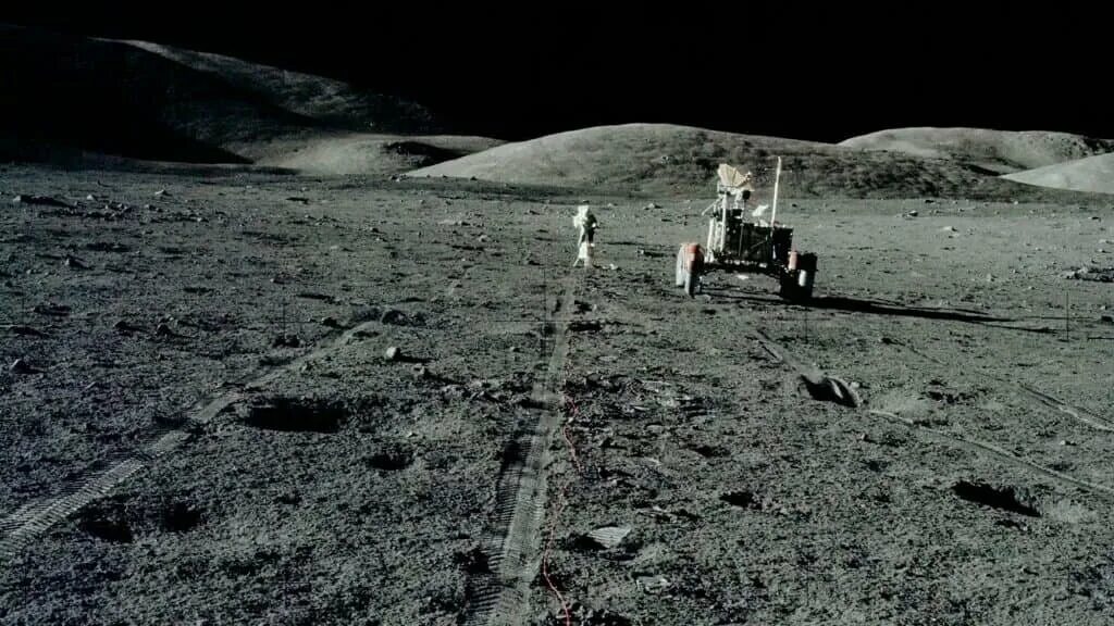 Следы Аполлона 11 на Луне. Аполлон 17 на Луне. Луноход Армстронг. Луна снимки НАСА. Автоматический аппарат передвигающийся по луне