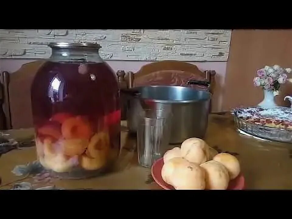Компот из абрикосов и малины на зиму. Компот с малиной и абрикосами рецепт. стерилизуют абрикосы на плите.