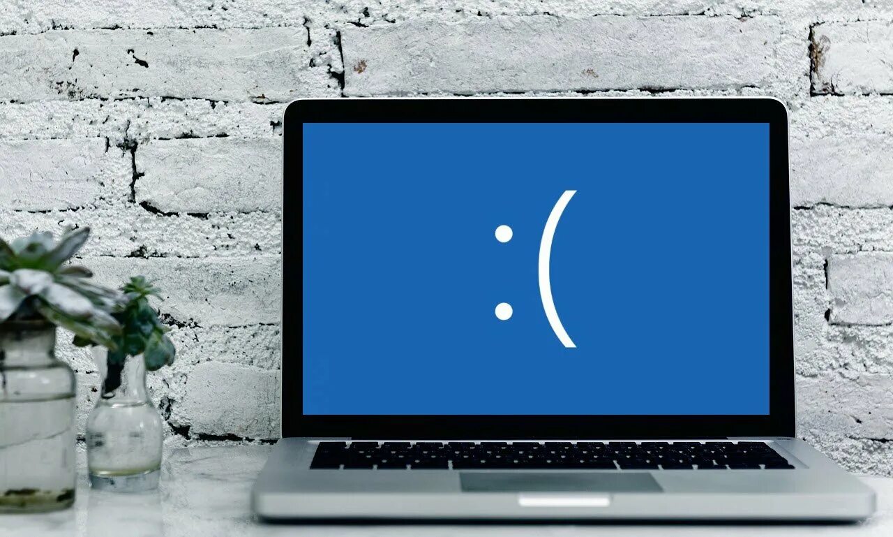 Windows 10 problems. Ноутбук виндовс 10. синий экран на ноутбуке. windows stop code. crash laptop.