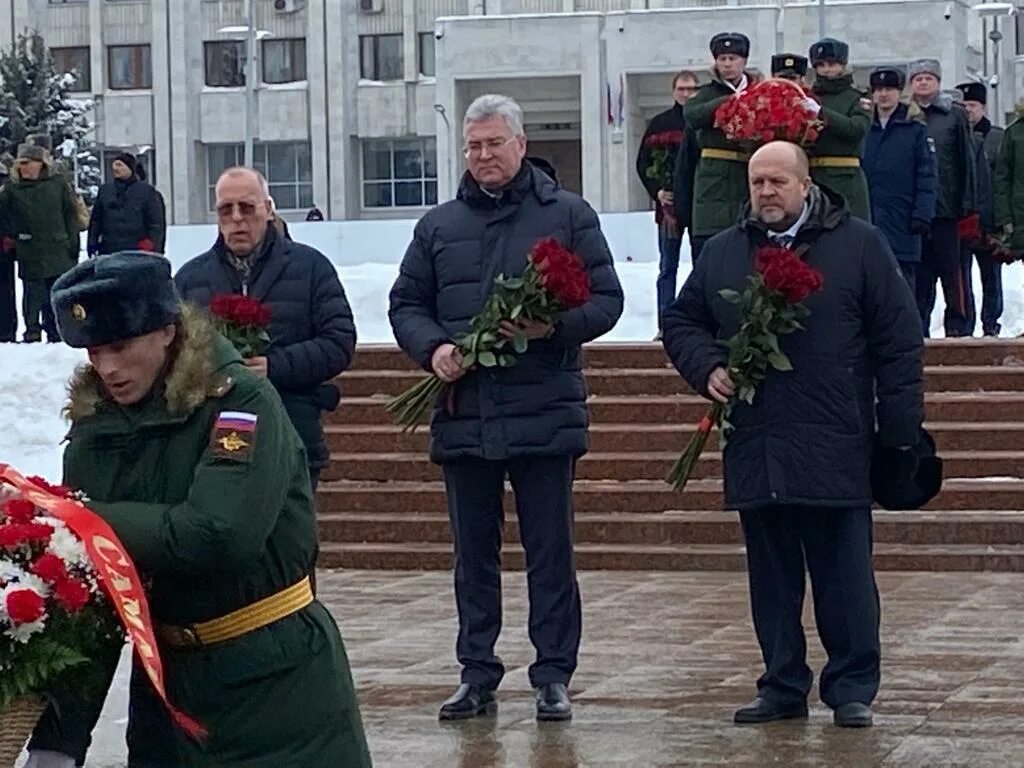 Новости дня 6 февраля. Возложение цветов Сталинградская битва Самара 2024. Возложение цветов в Сталинграде в феврале. Сталинград день памяти. Сталинград битва Вечная память.