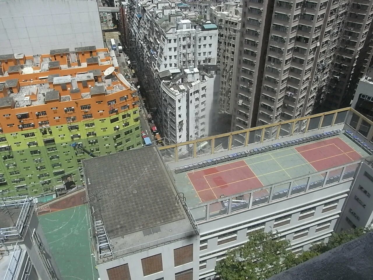 School rooftop slowed. Школы в Гонконге. Школьная крыша Китай. Крыши школ в Японии настоящии. Как выглядят крыши школ в Японии.