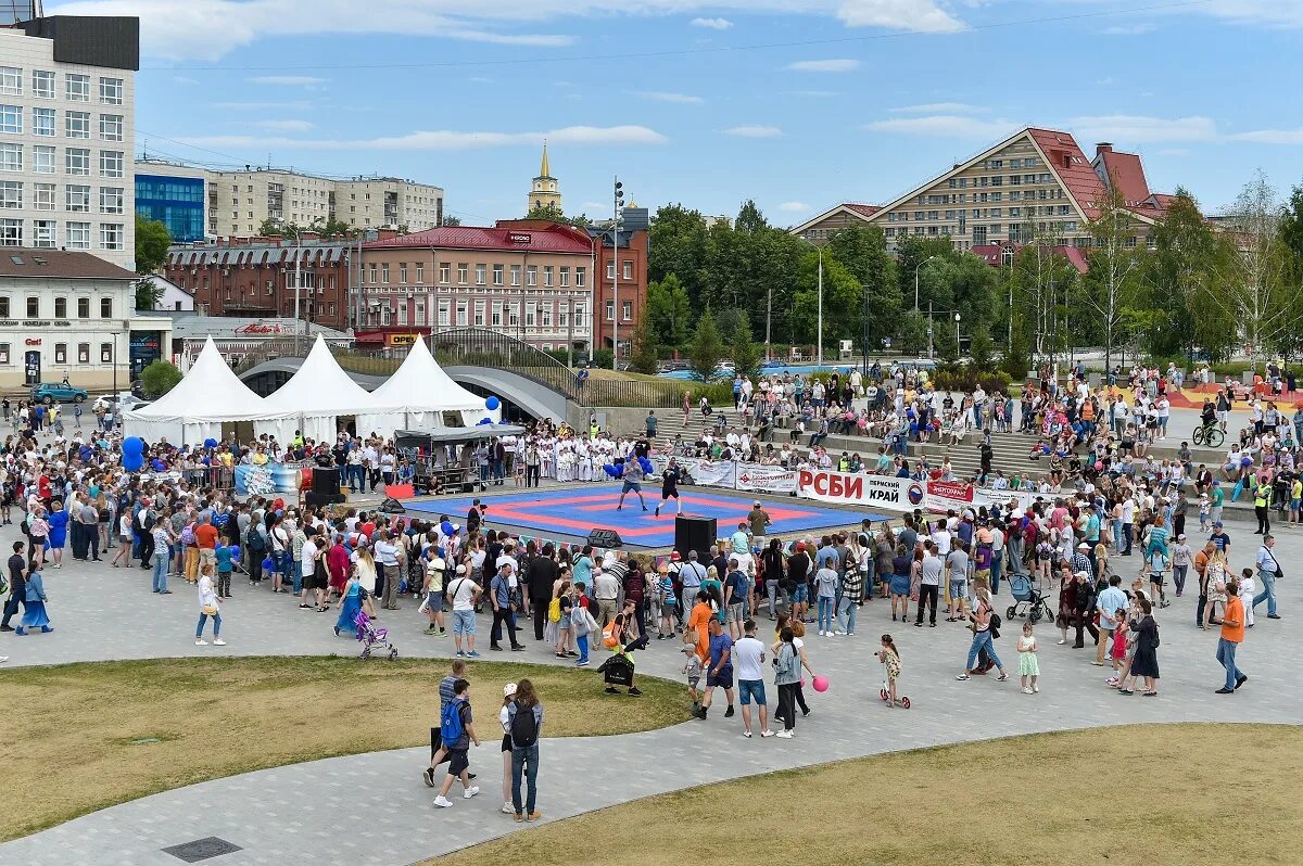 Эспланада сегодня мероприятия. Городская Эспланада Пермь. Эспланада Пермь 2019. Пермь день города Эспланада. 12 Июня Пермь день города Эспланада.