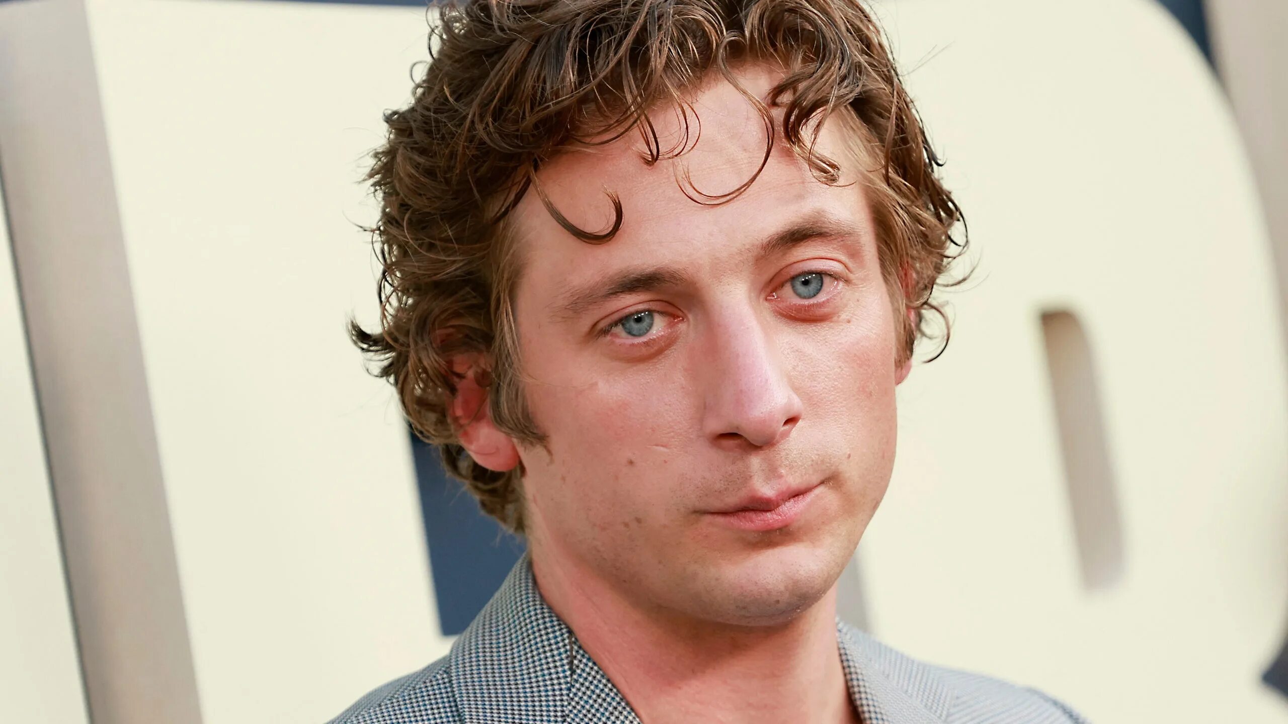 Jeremy allen white calvin. Джереми аллен уайт рост. Jeremy allen white calvin. Джереми аллен уайт 2033. Джереми аллен 2022.