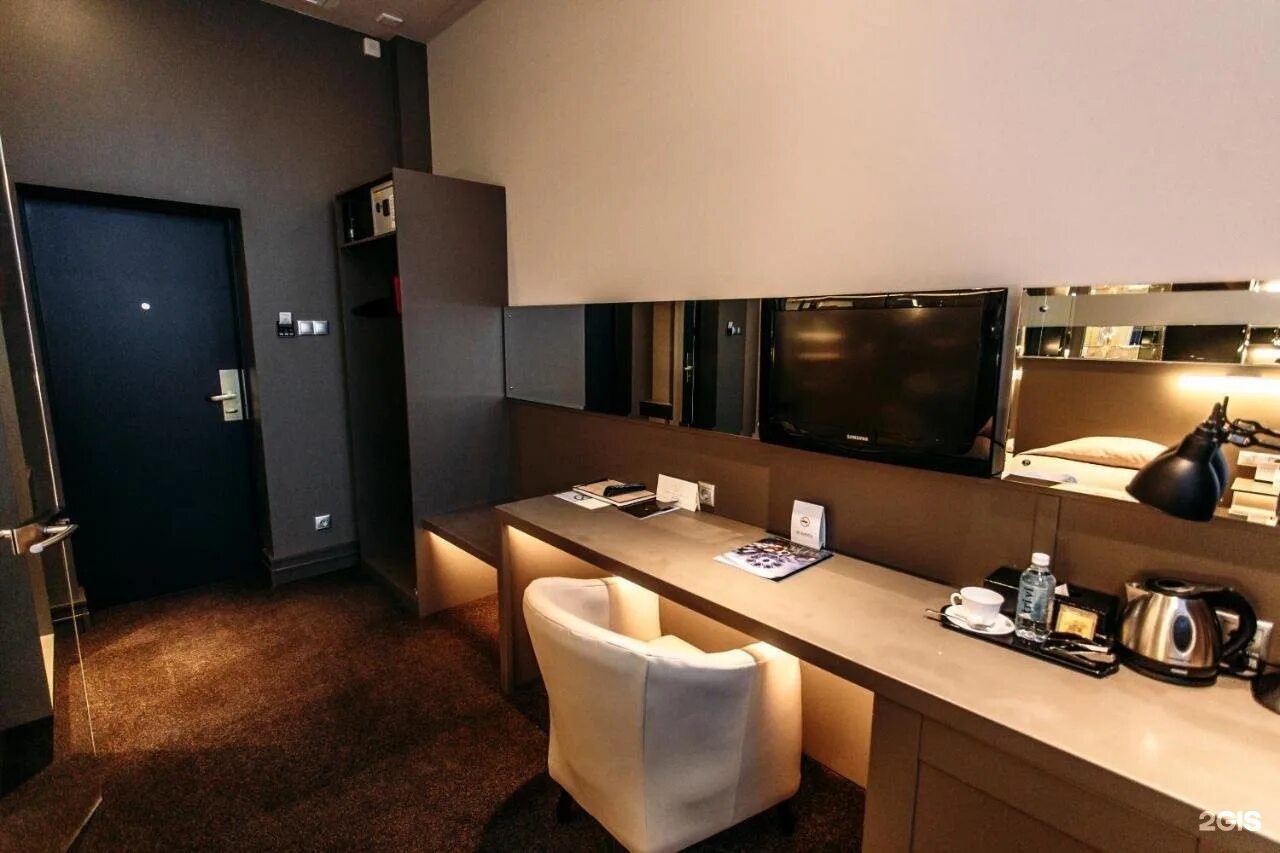 Амур ул. Г хабаровск ул ленина 29. Гостиница амур хабаровск номер амур люкс. Ленина 29 хабаровск. Фотосессии в гостинице амур хабаровск.