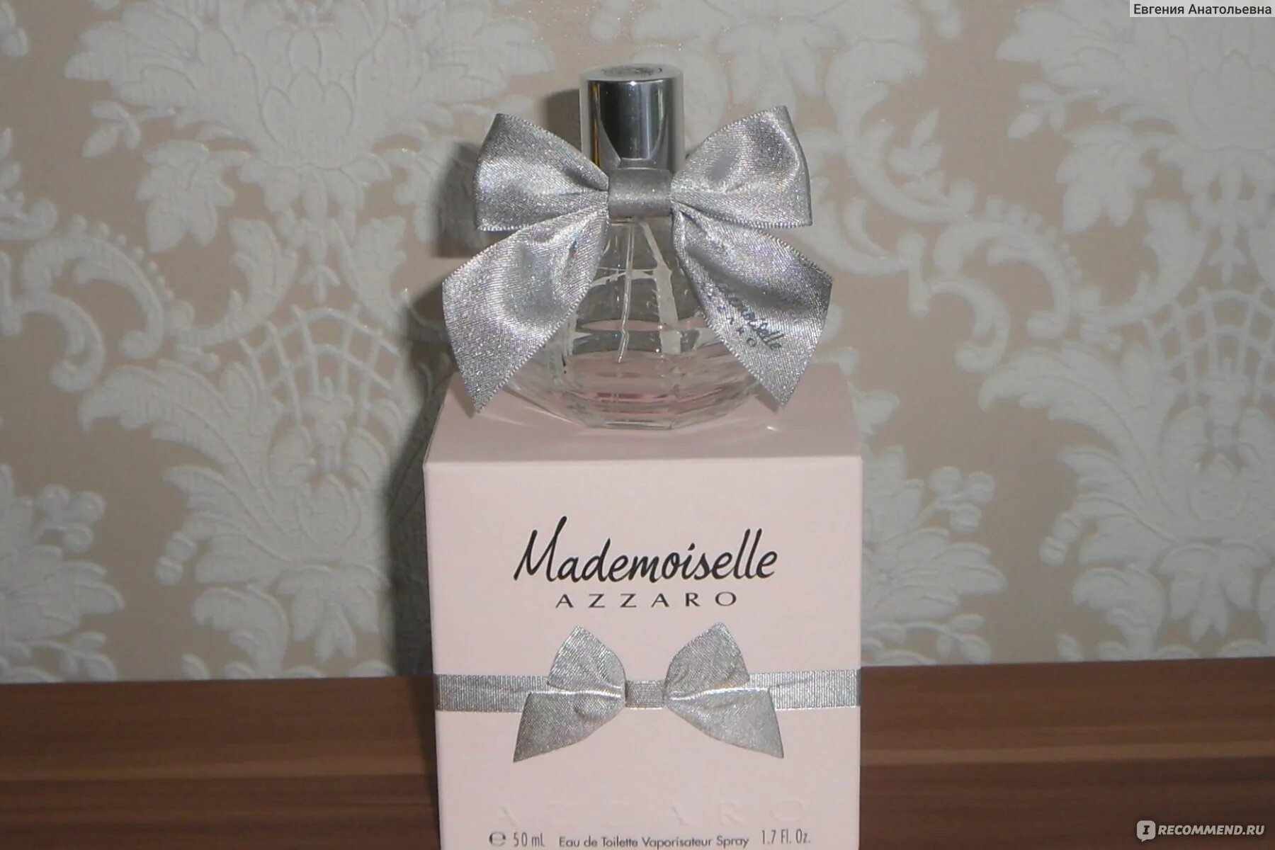 Chanel coco mademoiselle 5ml edp отливант. Бонжур прописными. Мадемуазель яйцо. Слово мадмуазель. Mademoiselle надпись.