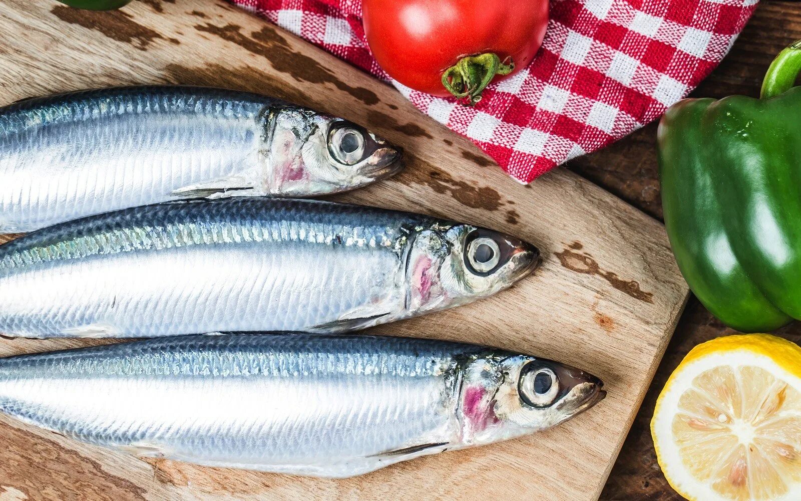 Какого цвета сельдь. Сельдь иваси. омега анчоус макрель сардина. сельдь сардина иваси. сардина черноморская.