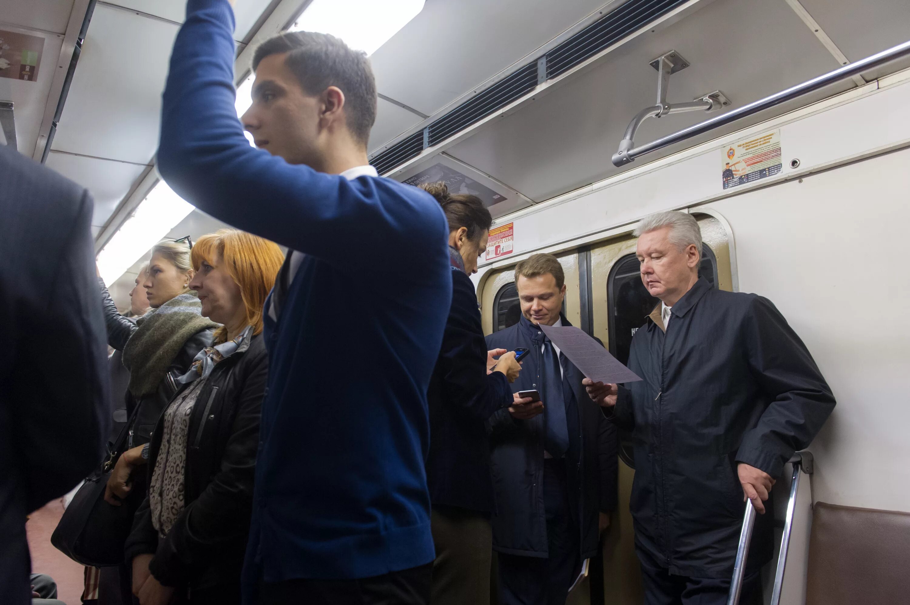 Новости сколько время. Собянин в метро. Мэр Москвы в метро. Ликсутову в метро.