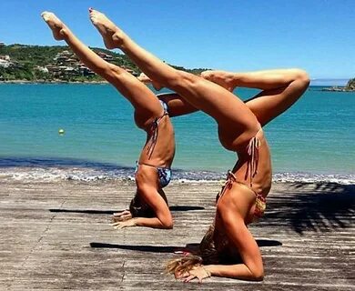 20. Bia and Branca Feres drop jaws with their sexy moves in bikinis. 