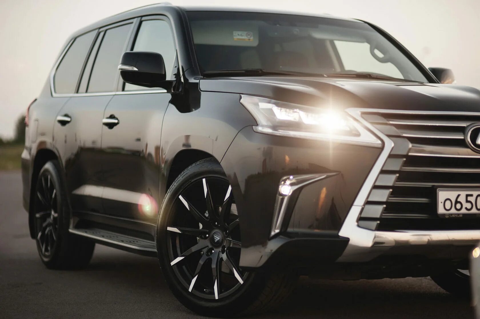 Диски на лексус 570. Lexus LX 570 22. Lexus LX 200. Lexus lx570 вертикально. Lexus LX r22.