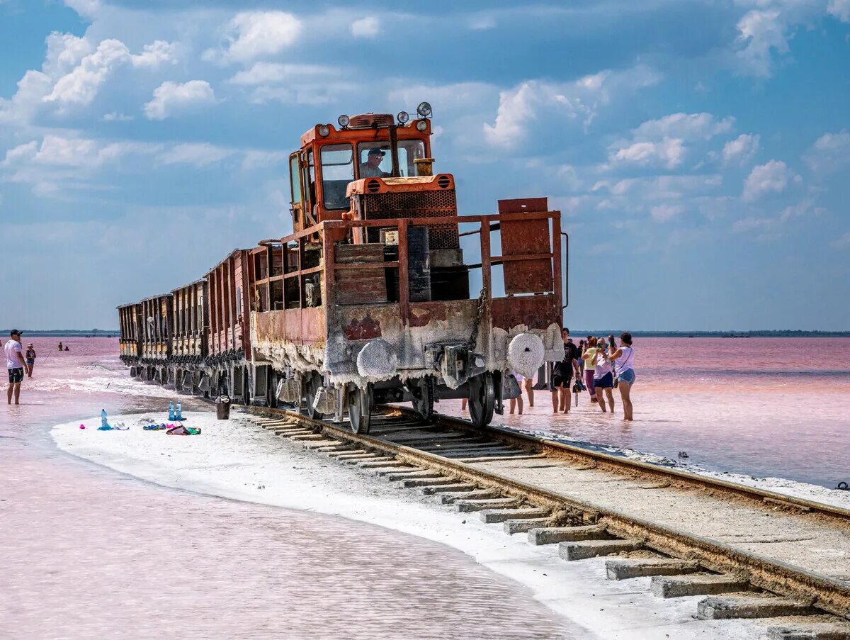 Бурсоль отдых. Бурсоль отдых. Бурсоль озеро алтайский край. Соленое озеро бурсоль. Солёное озеро алтайский край бурсоль.