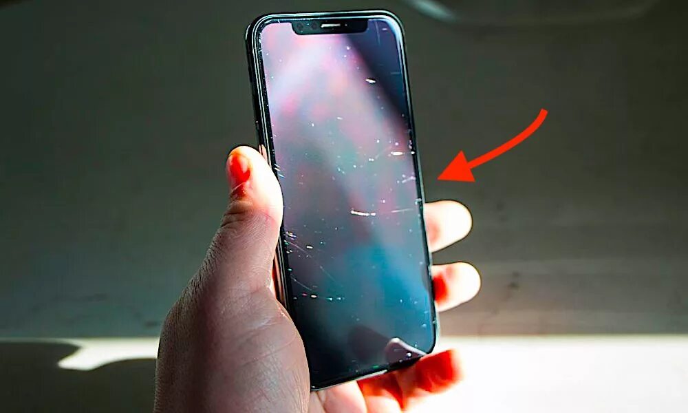 Царапина на стекле айфон. Потертость айфон 11. Поцарапанный экран iphone. Полировка айфона от царапин. Iphone 12 дисплей 6,1.