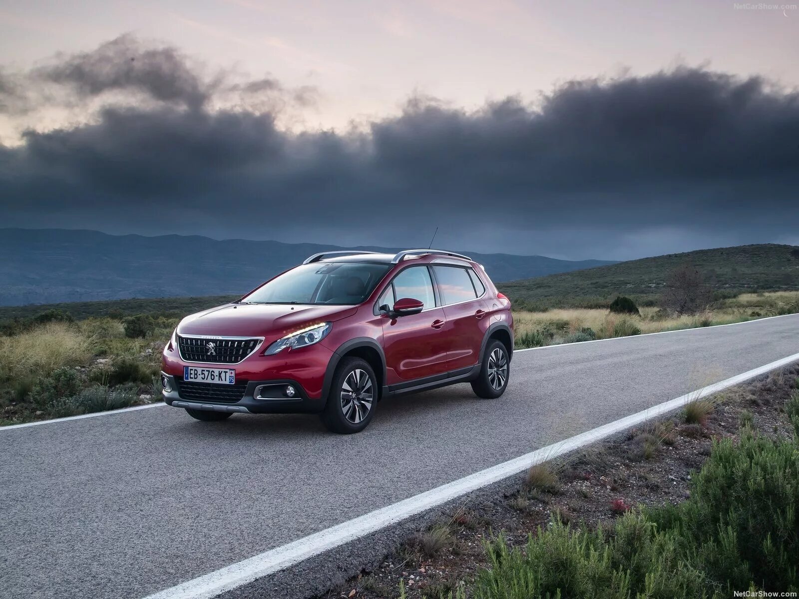 Peugeot 2008 2017. Пежо 2008 2017 модельного. Пежо 2008 Фотогалерея