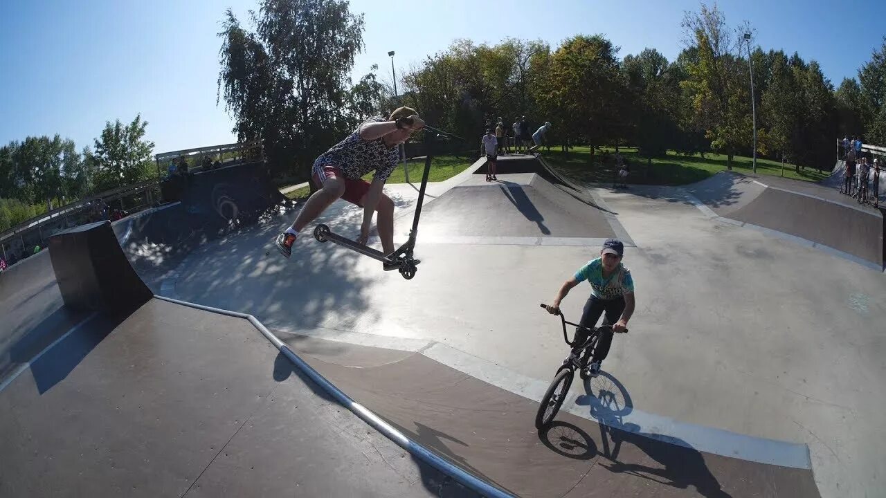Крытый скейт парк в москве для bmx. Скейт-парк в москве для трюковых самокатов. Скейт парк сокольники в москве. Эсто садок скейтпарк. Вудворд скейт парк.