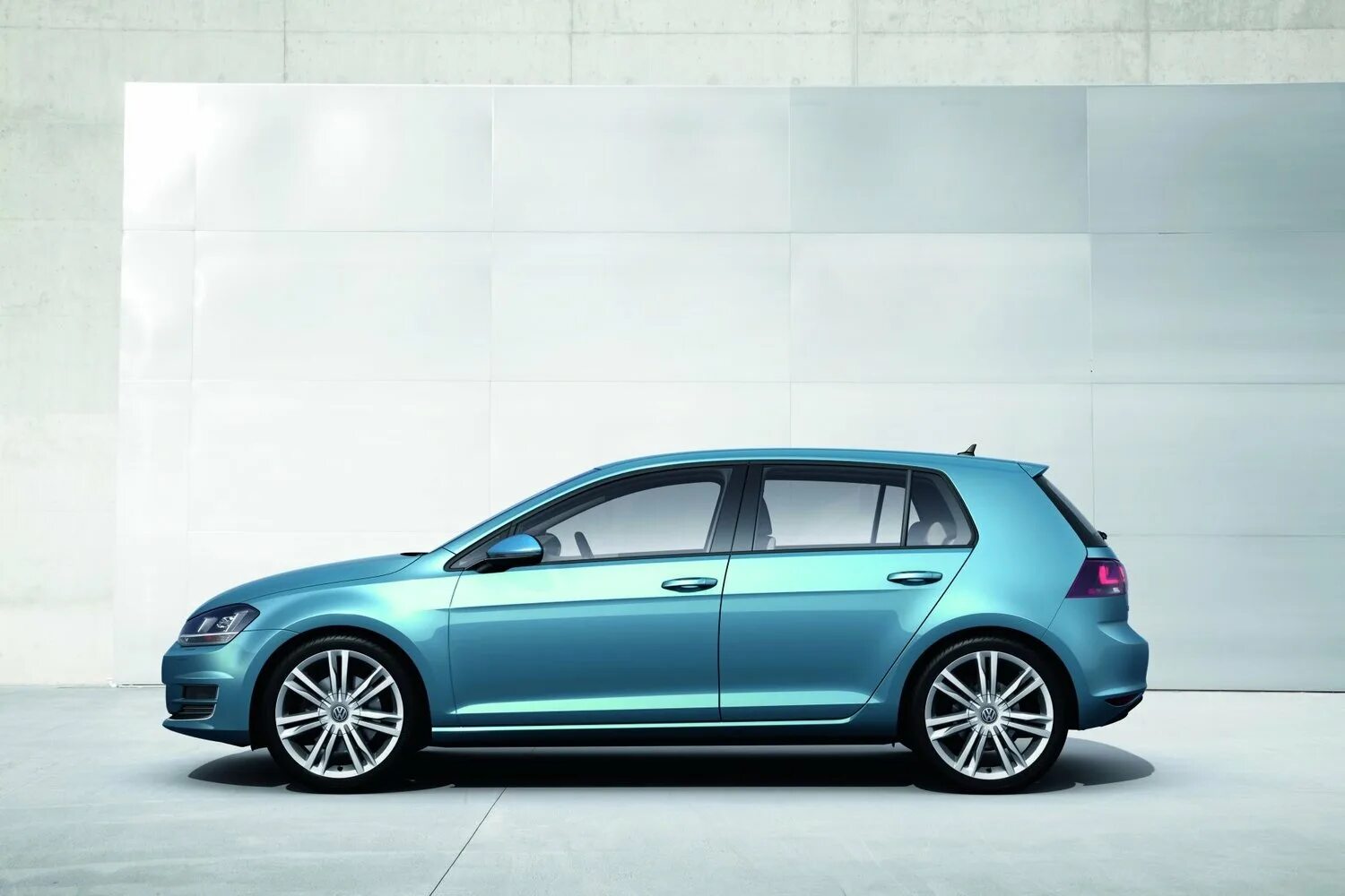 Volkswagen golf 7 поколение. Golf 7 122. Golf 7 122. 5 r line. Golf 7 1.