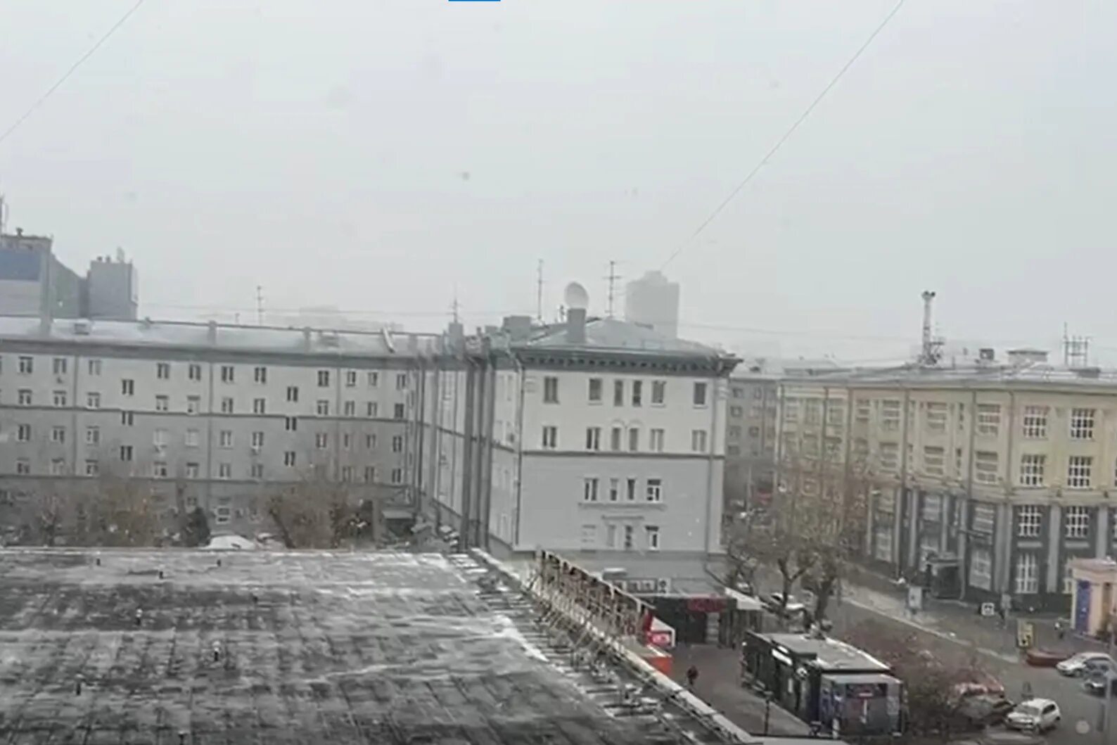 Пошла новосибирск. Снег в Новосибирске. Апрельский снег. Снег в городе. Снегопад в Новосибирске.