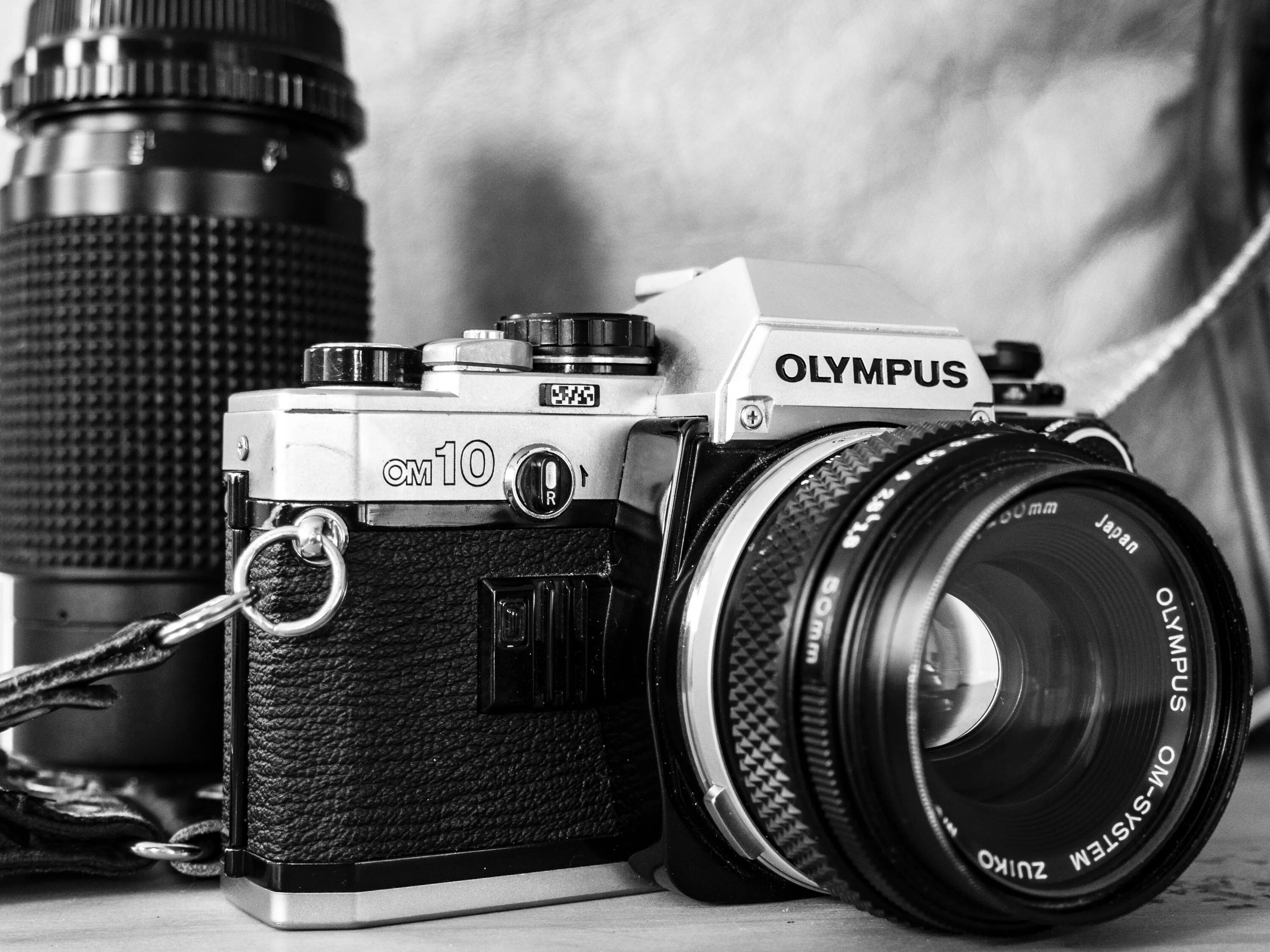 Камера стала черно белой. Фотоаппарат Olympus снимки. Красивый фотоаппарат. Фотоаппарат чб. Фотоаппарат черно белый.