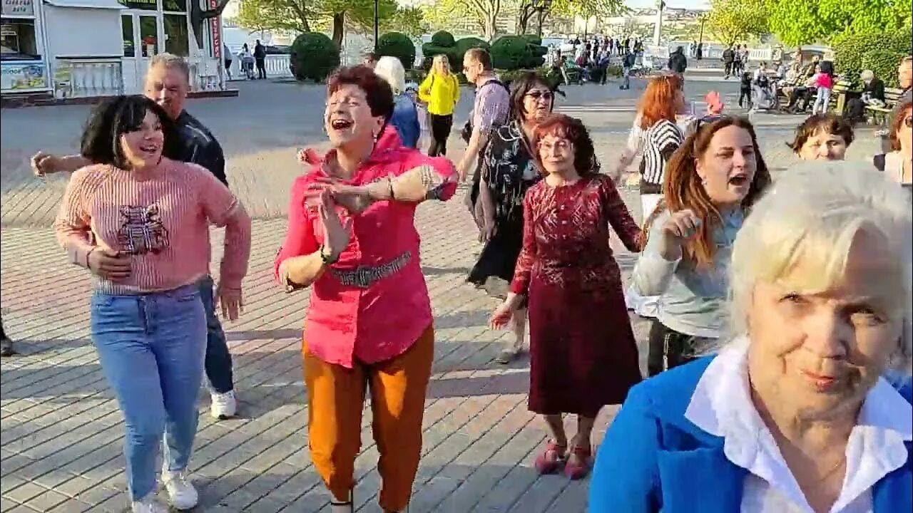 Танцы на бульваре севастополе. Танцы на приморском видео. Танцы на приморском бульваре севастополь. Танцы на приморском видео. Танцы на бульваре севастополе.
