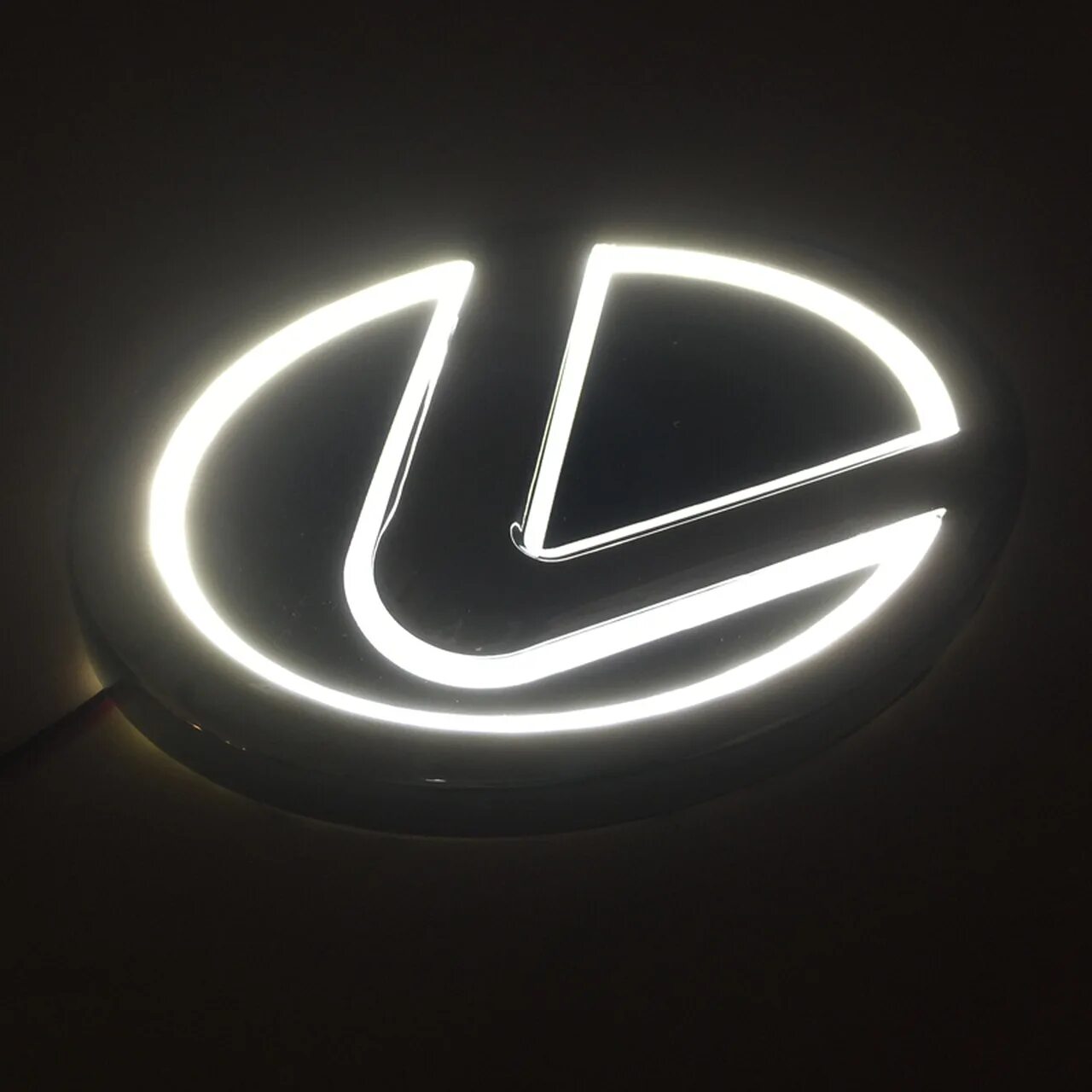 Lexus значок. Знак лексуса. лого leksus. светящийся логотип lexus для nx200. лексус значок обои.